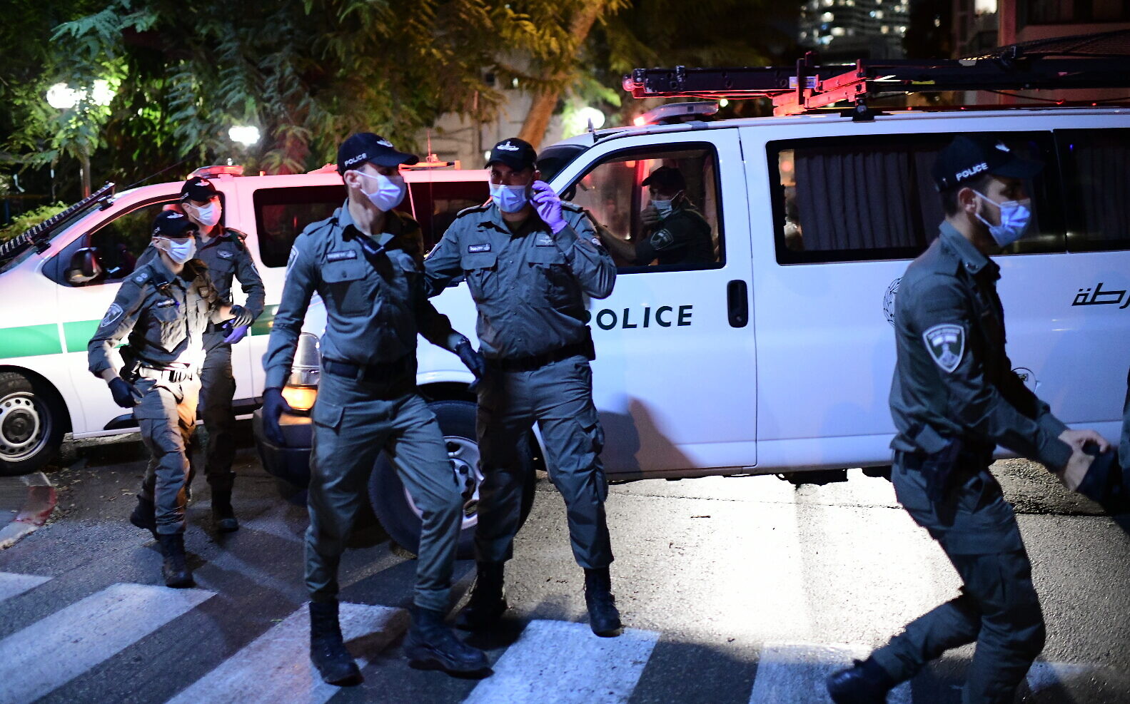 Police guard during a protest march against Israeli prime minister Benjamin Netanyahu, in Tel Aviv on October 6, 2020. Photo by Tomer Neuberg/Flash90 *** Local Caption *** ùîàì
îùèøä
úì àáéá
ãéæéðâåó
äôâðä
ãâìéí äùçåøéí
áðéîéï ðúðéäå
øàù äîîùìä